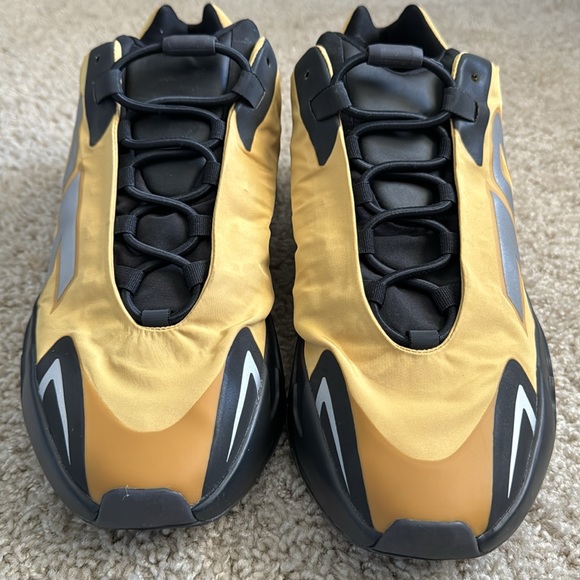 Yeezy 700s - yellow - Picture 6 of 7